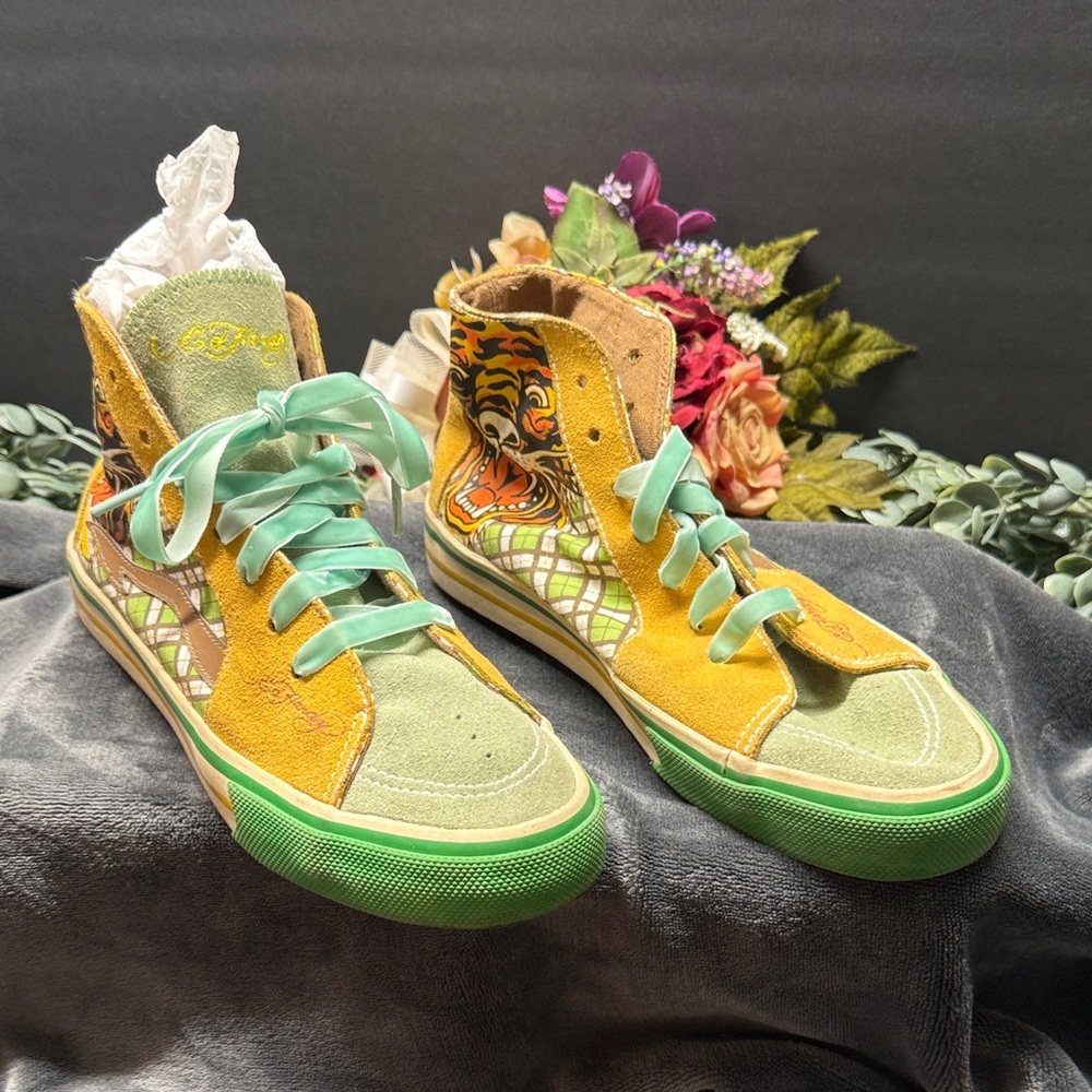 Ed Hardy tan/green leather hi top tennis shoes with tiger emblem size 8
